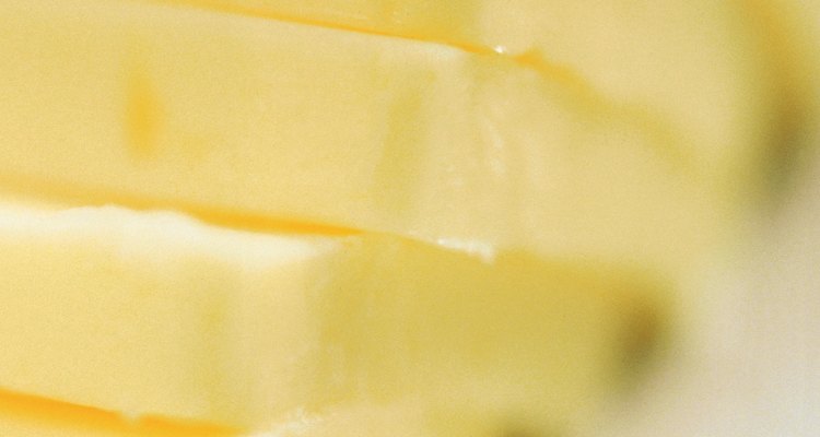 La margarina se puede reemplazar con mantequilla en la mayoría de las recetas si no puedes usarla pero necesitas el sabor a mantequilla.