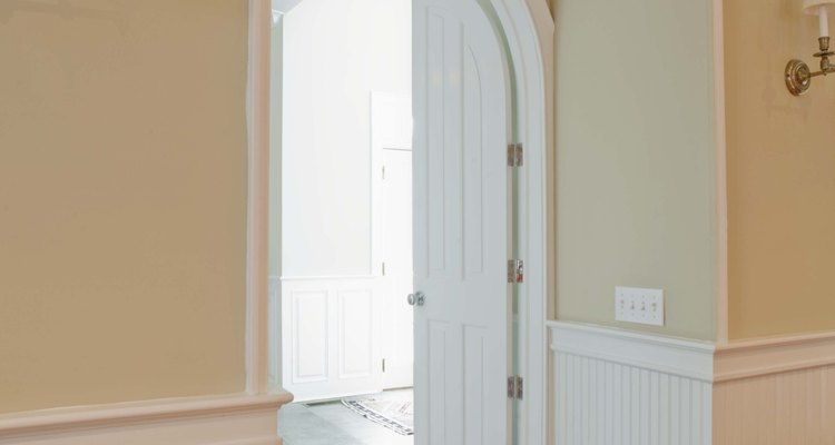 Un arco en una entrada puede dar un aspecto más amplio a tu casa.