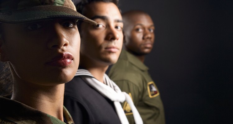 Los salarios dentro de las fuerzas armadas dependen del rango.