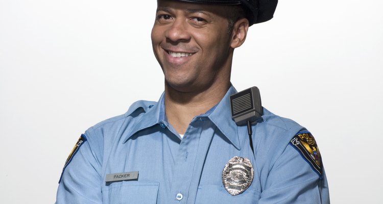Pon una sonrisa en la cara de un oficial con un divertido regalo con un tema de policía.