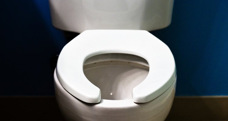 Um barulho sempre que um vaso sanitário ou pia forem usados pode ser sinal de ar preso nos canos