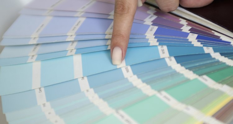 Elige un color que contraste fuertemente con las paredes, pero que sea en tonos de tierra neutros.