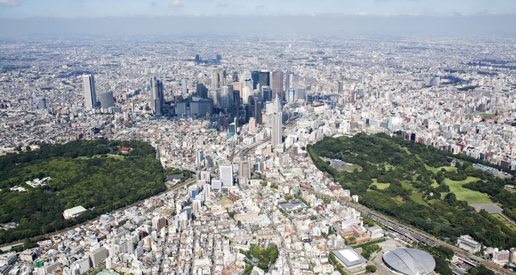 La teoría del Círculo Concéntrico, una de las primeras en sociología, predice que las estructuras sociales urbanas se desarrollan en círculos concéntricos alrededor del centro de una ciudad.