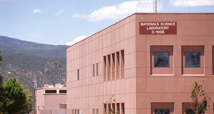 Los Alamos National Laboratory se encuentra en las afueras de la pequeña ciudad.
