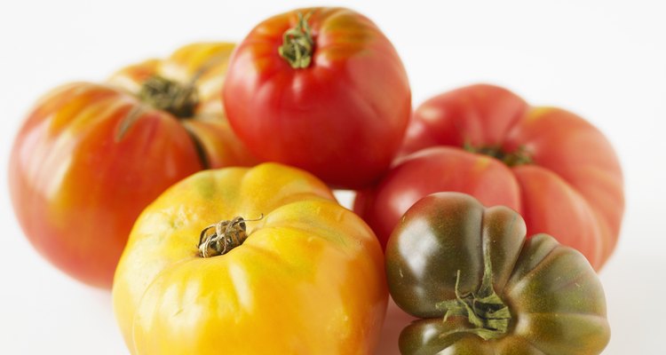 El riego insuficiente o excesivo puede provocar que la planta de tomate se marchite y se muera.