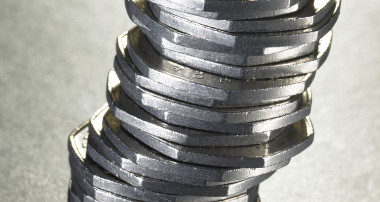O peso e padrões de sinais de desgaste podem revelar se uma moeda é de prata ou de alguma forma de níquel