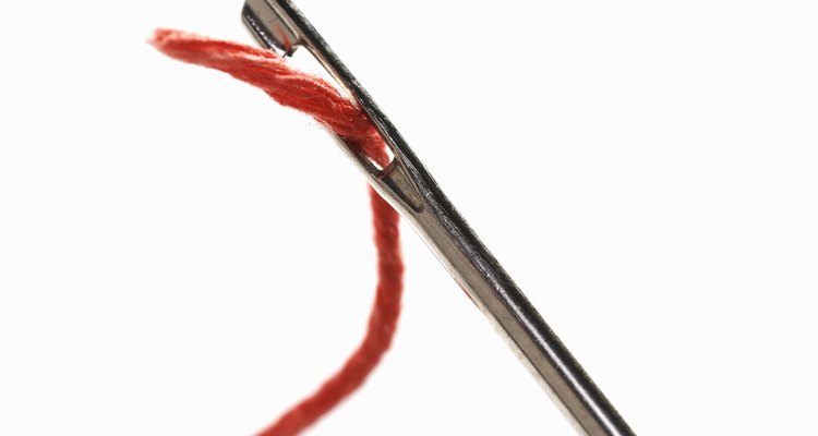 Aprenda a encerar linhas de costura