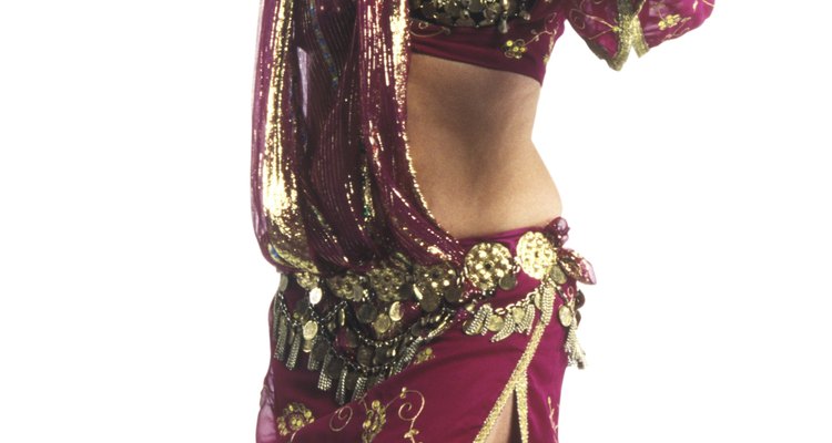 Los disfraces de la danza del vientre pueden ser usados para un traje de "las mil y una noches".