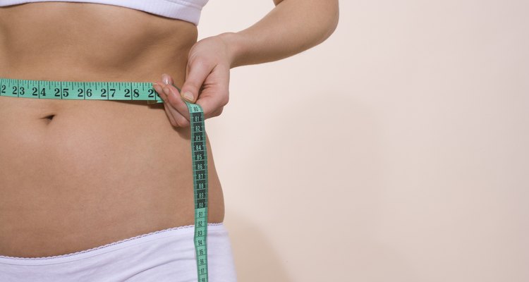 El tamaño de los talles de mujer se basa en las medidas del busto, cintura y caderas.
