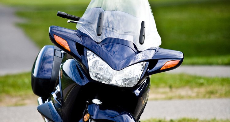 Repare arranhões na carenagem de uma motocicleta você mesmo
