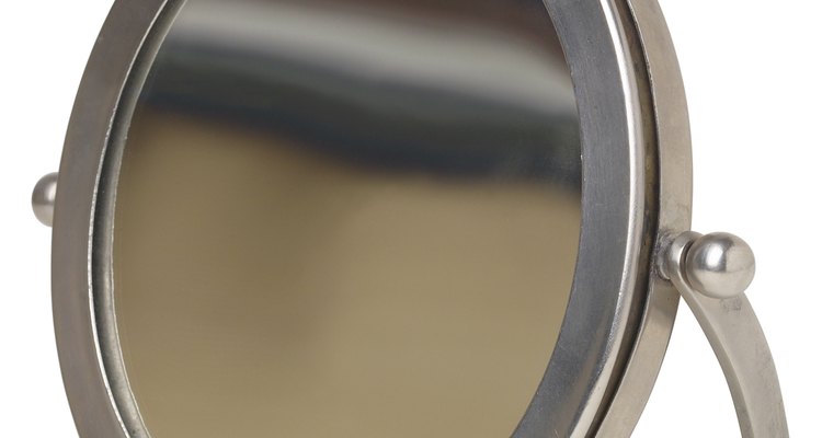 O acabamento #8 em aço inox é usado para criar espelhos de segurança