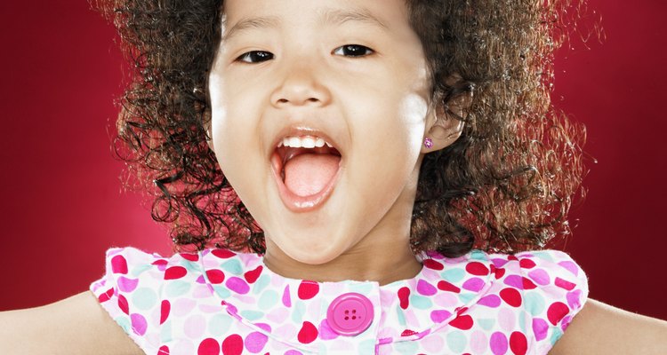 Los preescolares usan todo su cuerpo cuando cantan.
