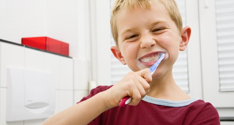 Incluso los niños pequeños pueden entender los inconvenientes de no cepillarse los dientes correctamente.