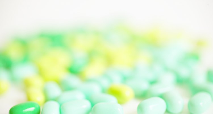Las multivitaminas para los niños son con frecuencia de colores brillantes y con gusto a frutas.
