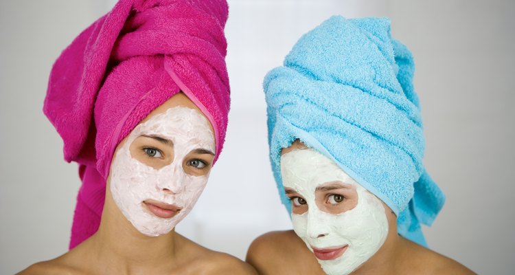 Regala un tratamiento en un spa para que tu adolescente comparta con su mejor amiga.