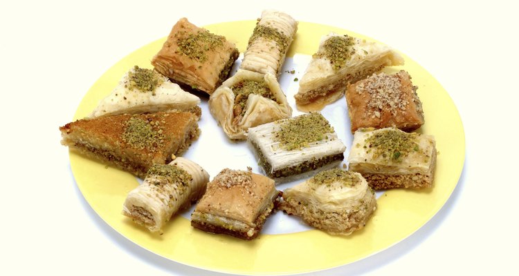 El baklava es un postre relleno con nueces.