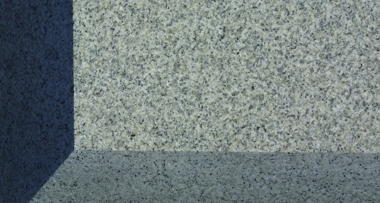 Lajes de granito polido são úteis para diversos projetos