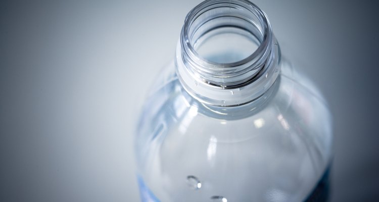 Típica botella PET como la que se utiliza para beber agua.