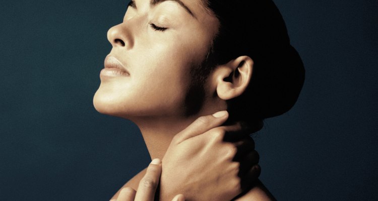 Um nervo inflamado que afeta as áreas do pescoço e dos ombros é chamado de radiculopatia cervical