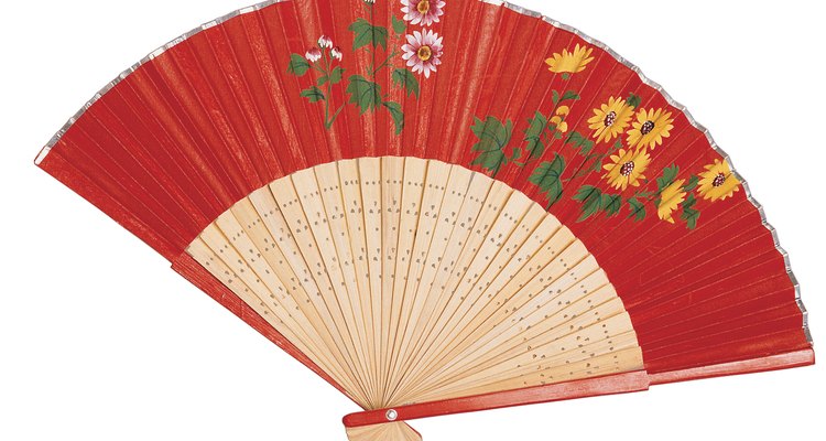 Leques japoneses podem servir de decorações de parede