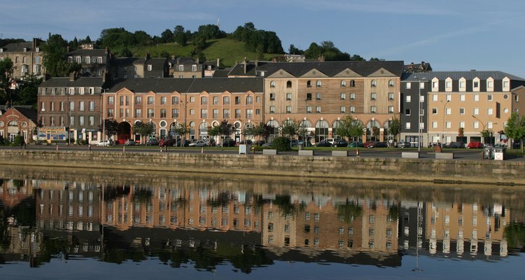 Las casas en la costa dan belleza a Honfleur, en Normandía.