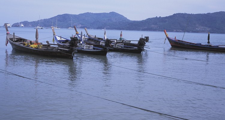 Las excursiones para buceo libre en barco desde Koh Lanta visitan sitios en las islas cercanas.