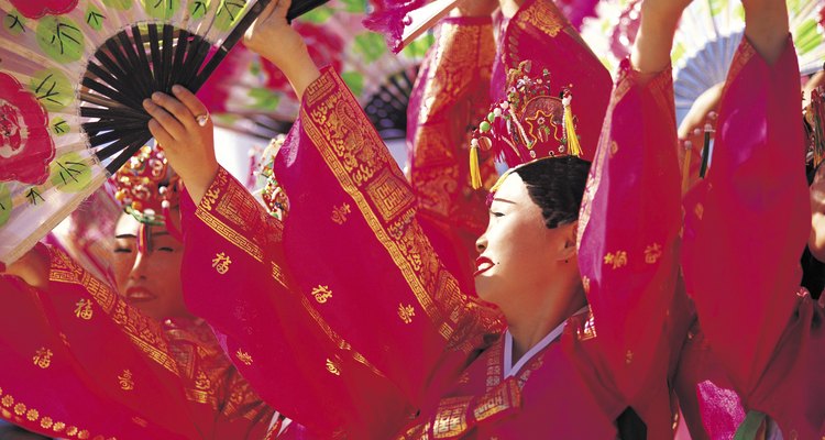 Encourage parade participants to dress in costumes to indicate what organisations they are representing.