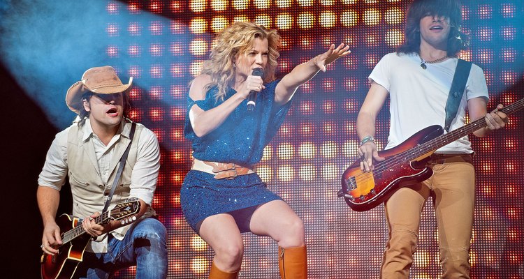 Rascal Flatts With The Band Perry & Cassadee Pope In Concert - Chicago, IL