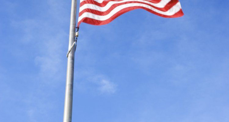Las franjas rojas y blancas de la bandera de EE.UU. son el símbolo de las 13 colonias originales.