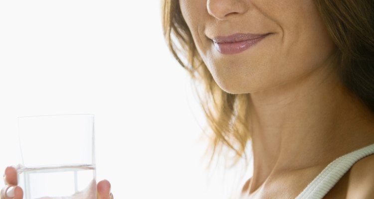 Beba muita água pura se fizer este tratamento, para evitar desidratação ou outros problemas de saúde
