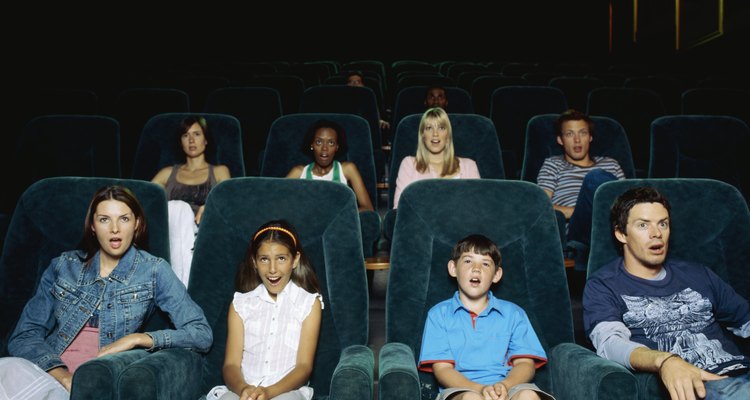 Da a tu familia una serie de pautas antes de salir al cine.