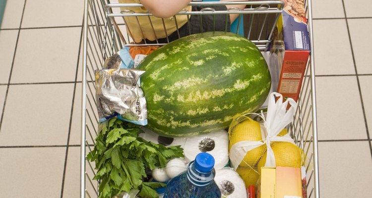 Os bebês precisam comer frutas amaciadas