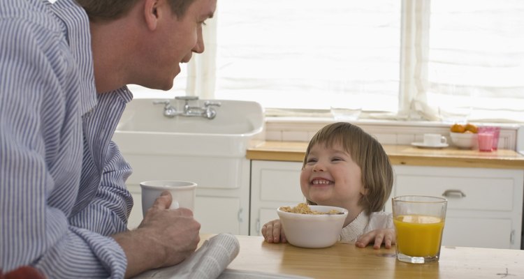 La porción para tu hijo debe ser adecuada para su cuerpo más pequeño.
