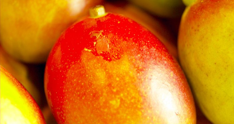 El mango, conocido como el "rey de las frutas", es una excelente fuente de vitaminas A y C.