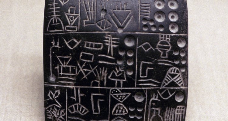 Amoritas como Hammurabi buscaron implementar leyes universales escritas.