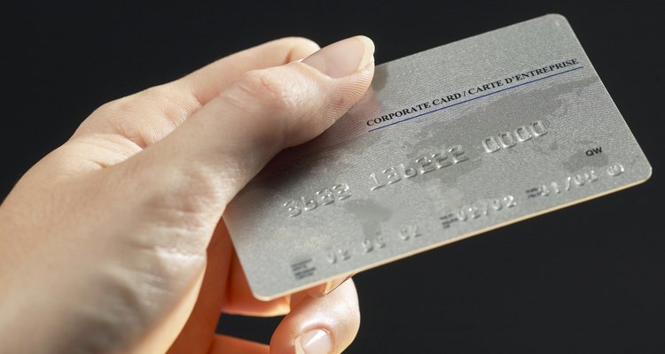 Uma boa ideia para controlar seus gastos no cartão de crédito é congelá-lo