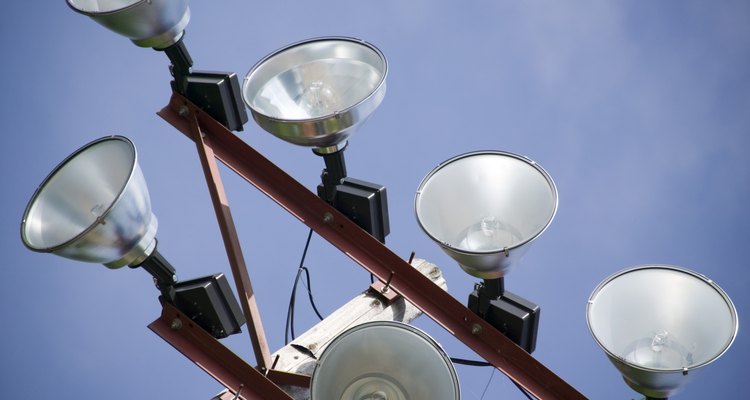 Tell the difference between halogen bulb types.