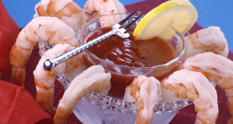 Um coquetel de camarão é um aperitivo popular em restaurantes finos