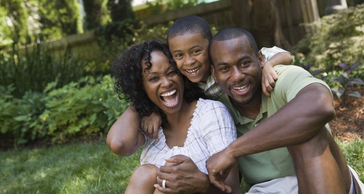 Los niños que crecen en familias que cuentan con ambos padres, típicamente tienen mejor salud y bienestar.