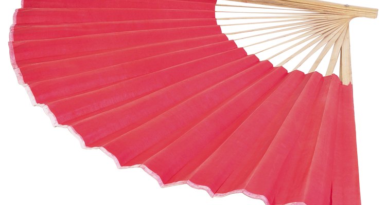 Making a hand fan is simple and convenient