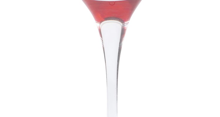 Decide qué tipo de vodka o ginebra deseas en tu martini.