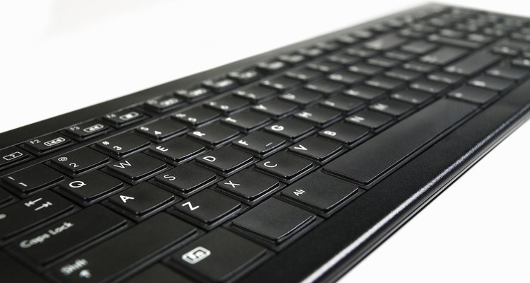 Um teclado padrão tem todos os símbolos que você precisa para um emoticon com bigode