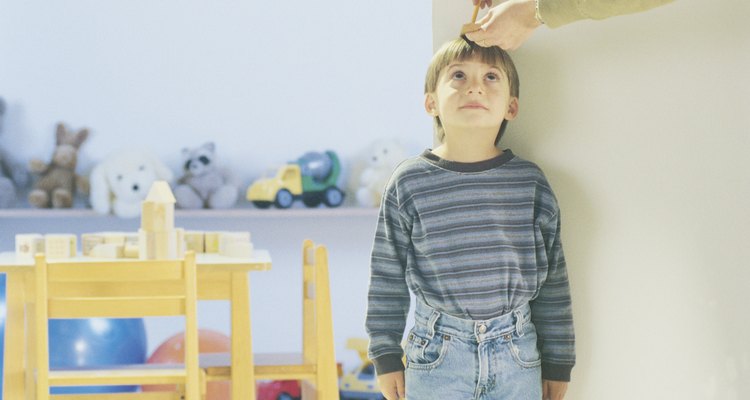 La altura de los niños cuando son pequeños puede ser un indicador de su estatura final al ser adultos.