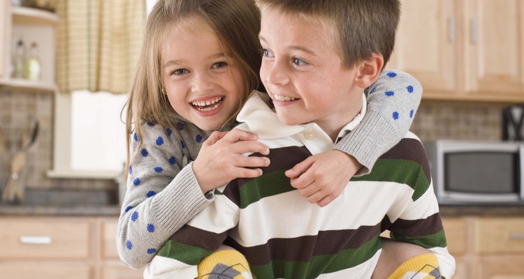 Los hermanos mayores pueden ser una gran parte del proceso de aprendizaje de tu niño.