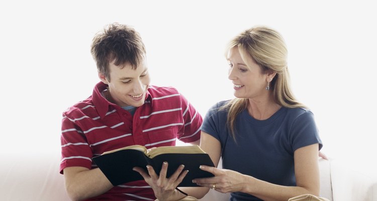 Algunas de las cosas que ellos descubren en la biblia pueden sorprender a los adolescentes.