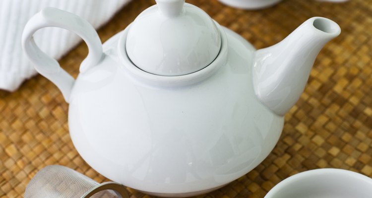 Adicionar água ou aromatizante em seu chá Kombucha pode ajudar a diluir o sabor forte