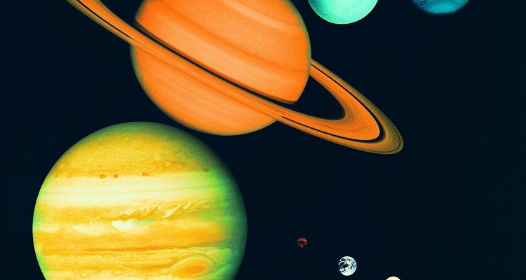 Los planetas internos son más pequeños que los externos y están más cerca del sol.