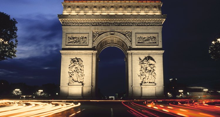 Arco do Triunfo ao anoitecer