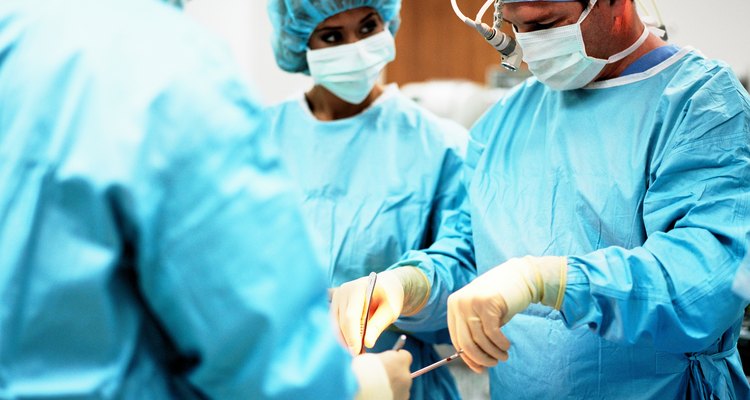 Ressecção endoscópica da mucosa (REM) e cirurgia são os procedimentos de tratamento para gastropatia eritematosa