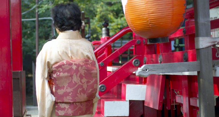 Muchas actividades de ocio tradicionales de Japón se originaron del Sintoísmo y Budismo.